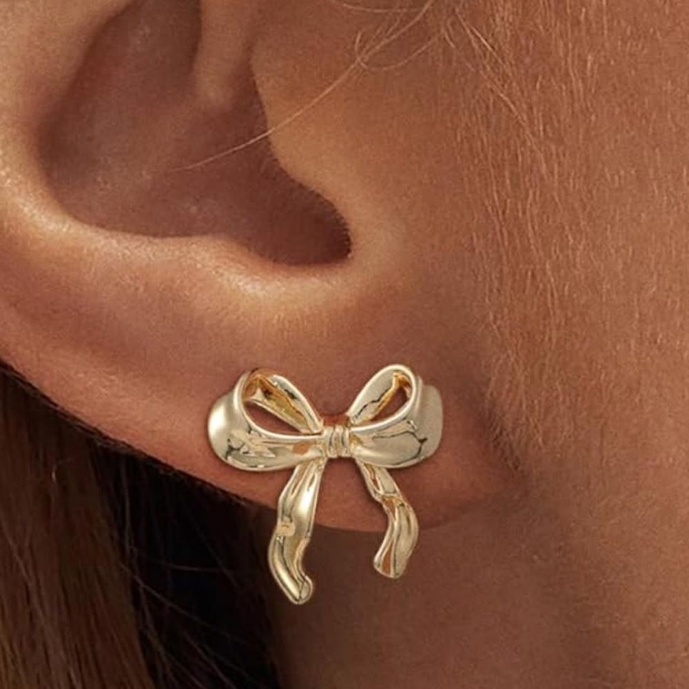 Gold stud bow earrings 🎀 - Picture 2 of 6